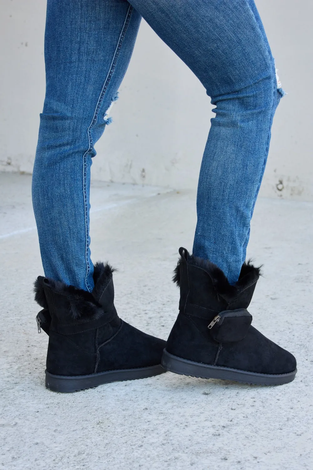 Cozy Elegance: Forever Link Plush Thermal Flat Boots
