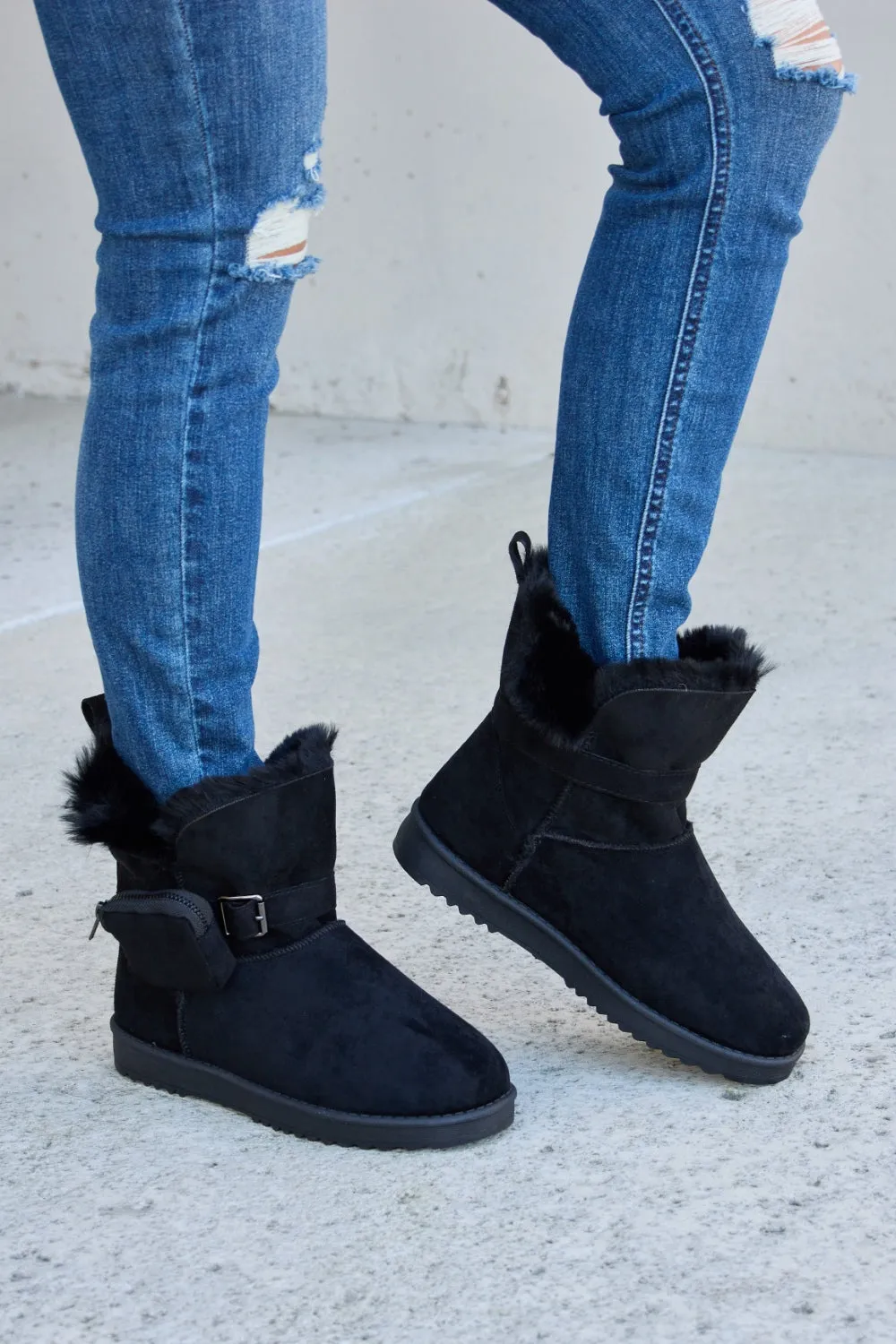 Cozy Elegance: Forever Link Plush Thermal Flat Boots