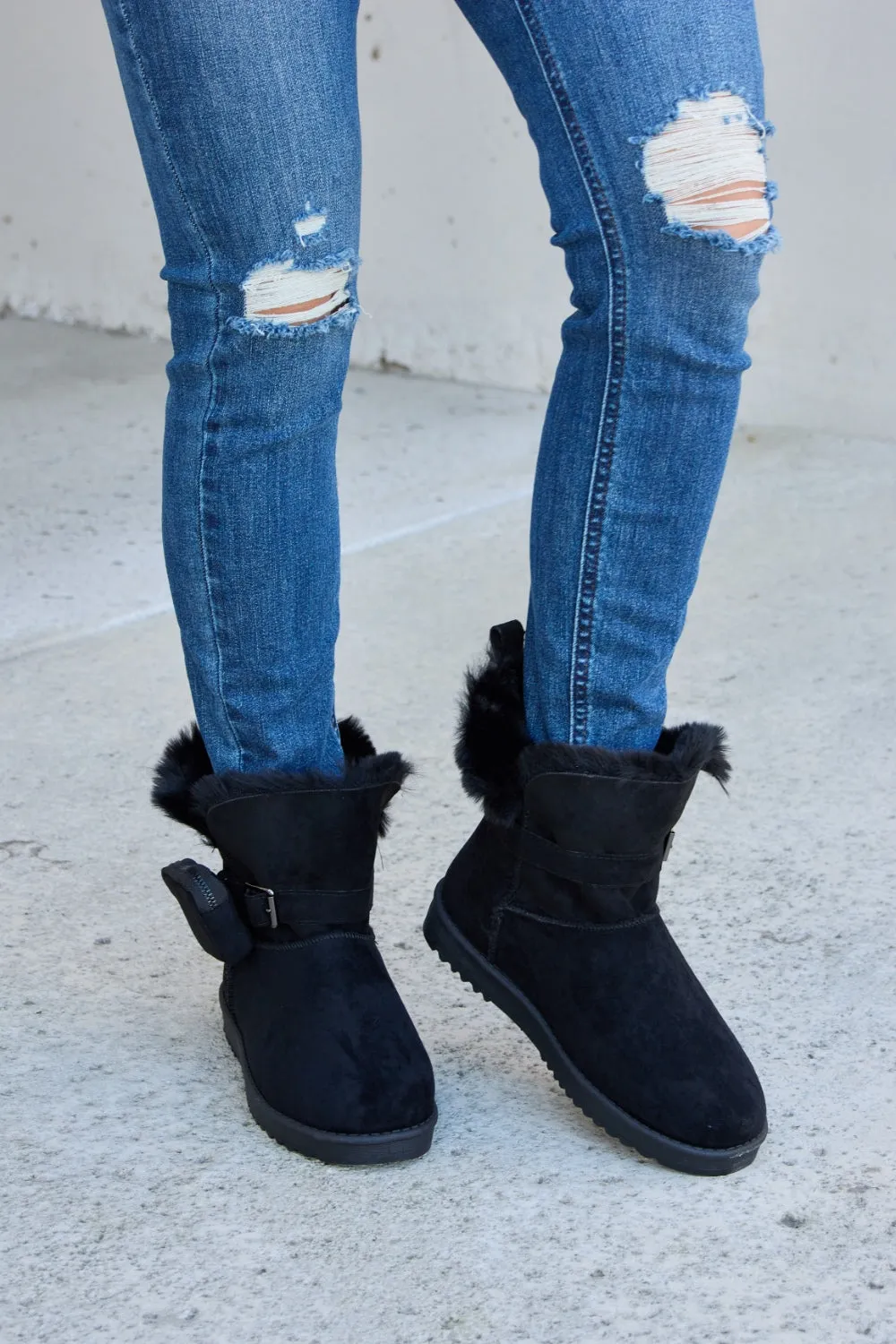 Cozy Elegance: Forever Link Plush Thermal Flat Boots